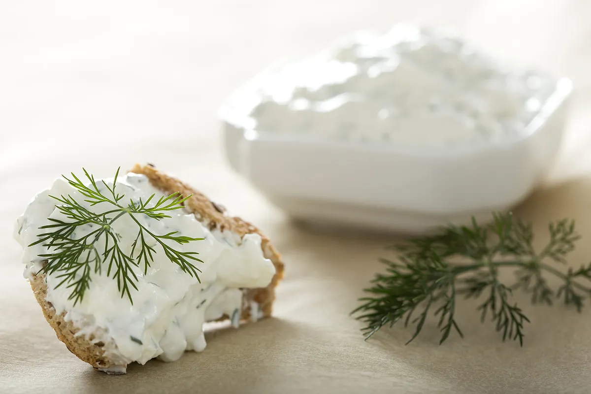 Fokhagymás-kapros fetás krém recept