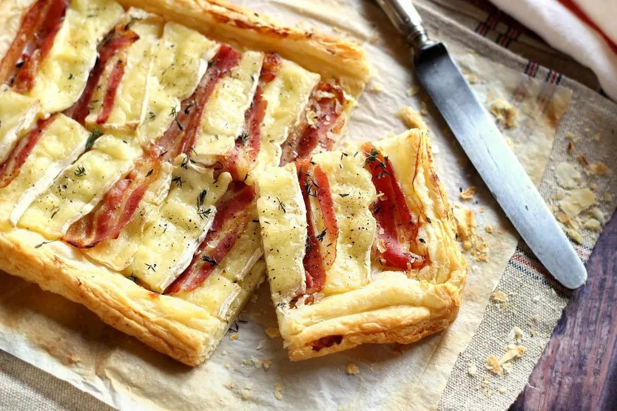 Szalonnás-camembert-es leveles tészta recept