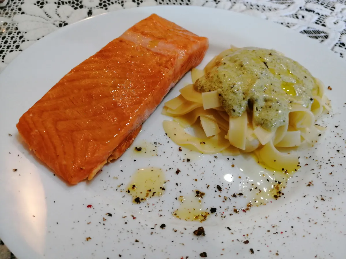 Sült lazac pestós tésztával recept
