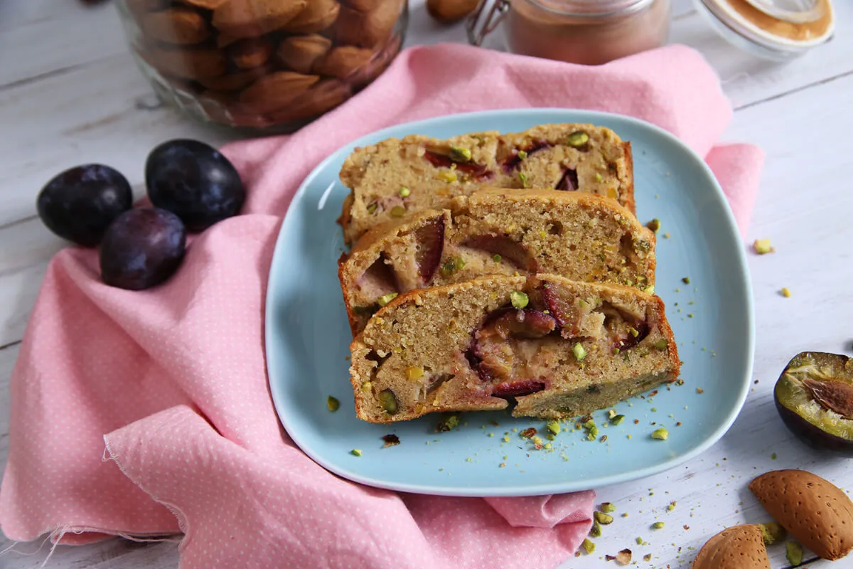 Szilvás-pisztáciás vendégváró süti mentesen recept