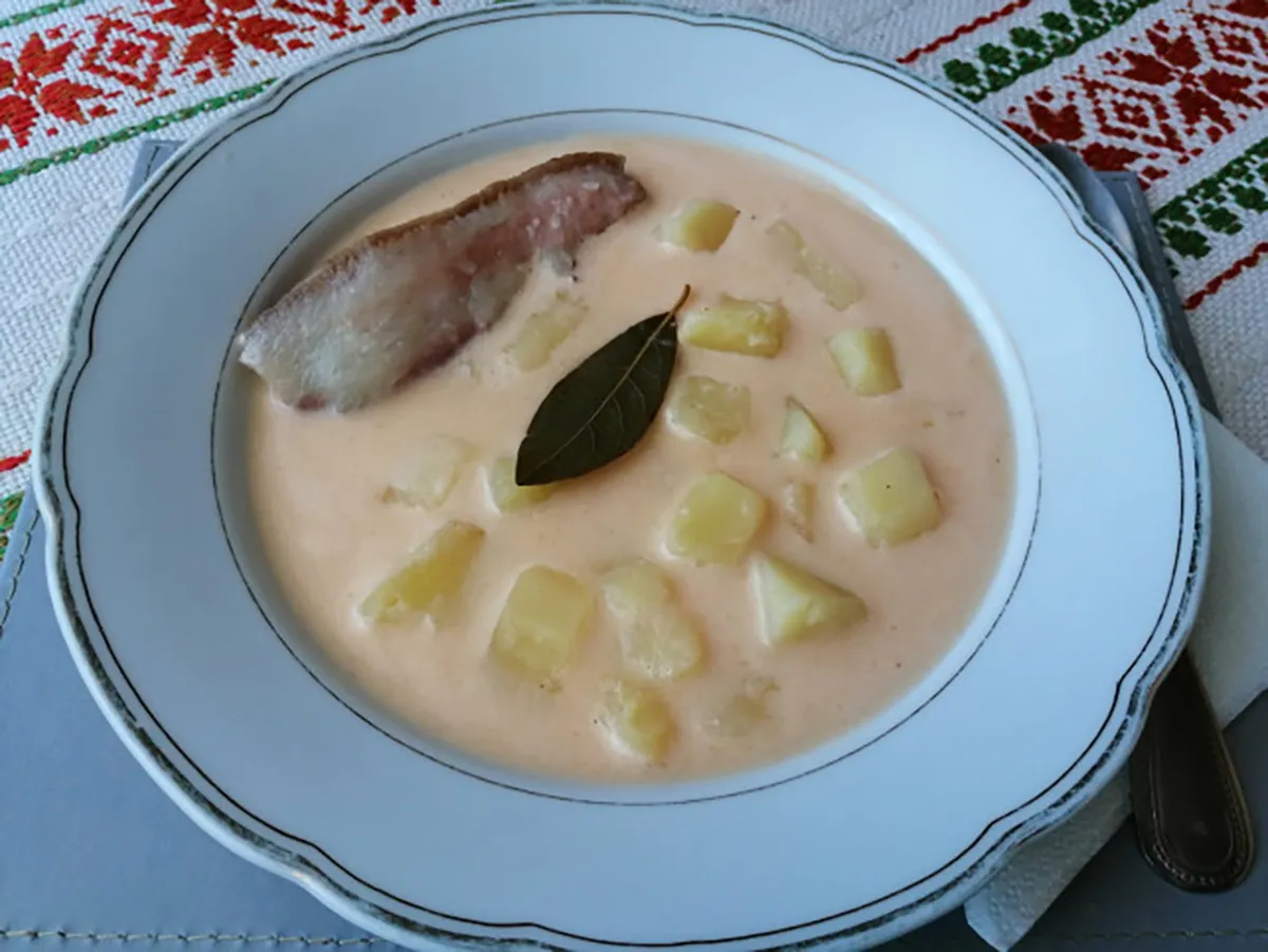 Egyszerű tejfölös krumplileves   recept