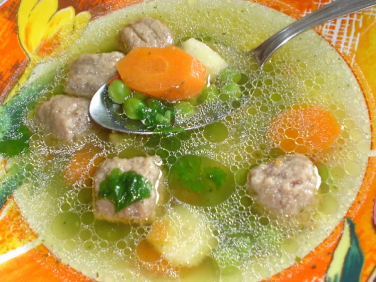 Zöldborsóleves májgaluskával recept