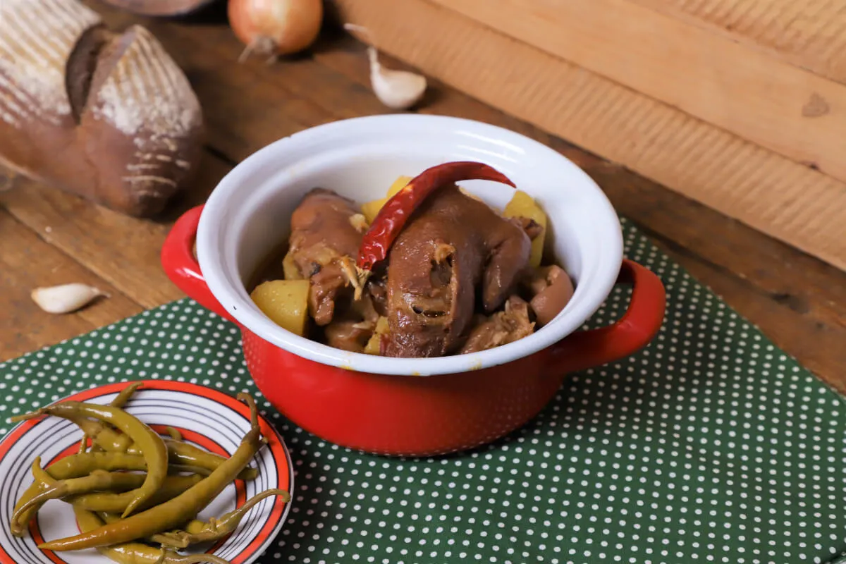 Körömpörkölt csülökkel  recept
