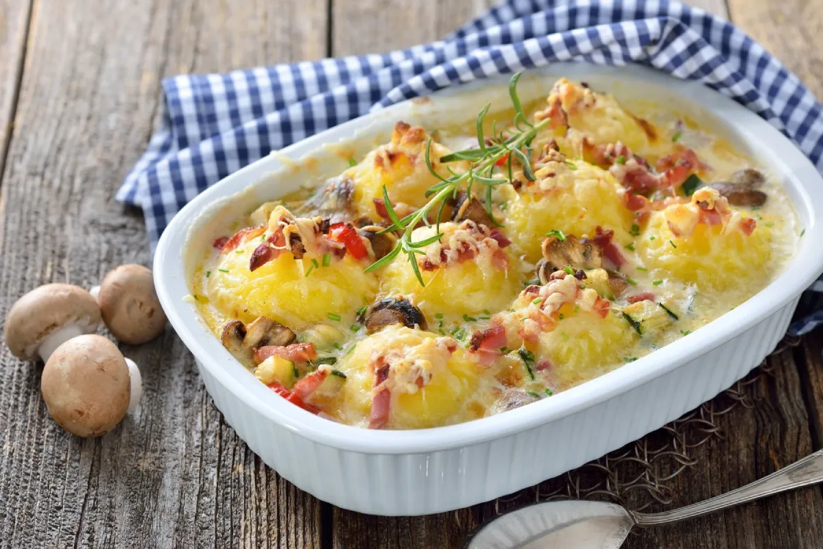 Krumplis-sajtos-baconös egytál recept