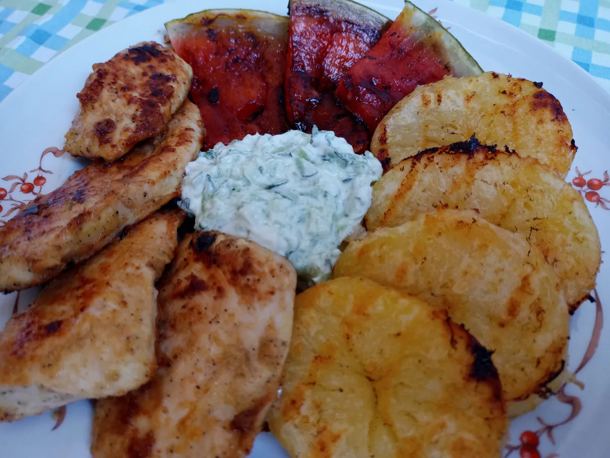 Sült csirkemell mustáros pácban, sült görögdinnyével és sült krumplikarikákkal recept