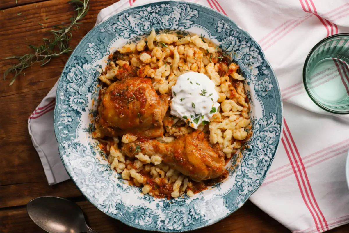 Csirkepörkölt nokedlivel, ahogy Gáspár Bea készíti recept