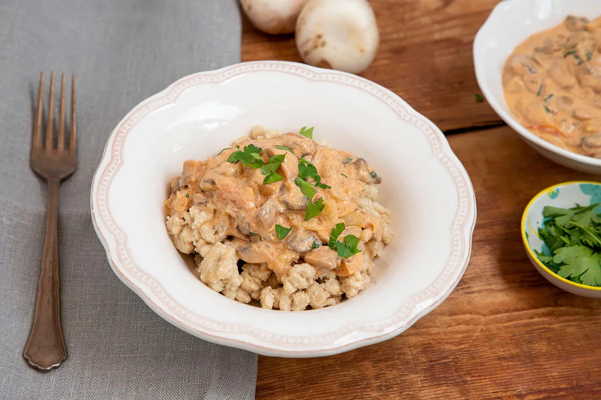 Gombapaprikás zabnokedlivel recept