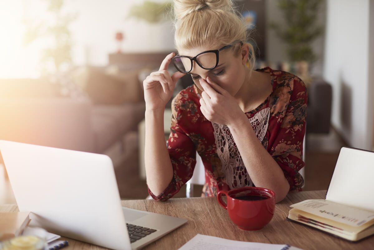 A hosszan tartó fejfájás kihat a közérzetünkre is (Fotó: Shutterstock)