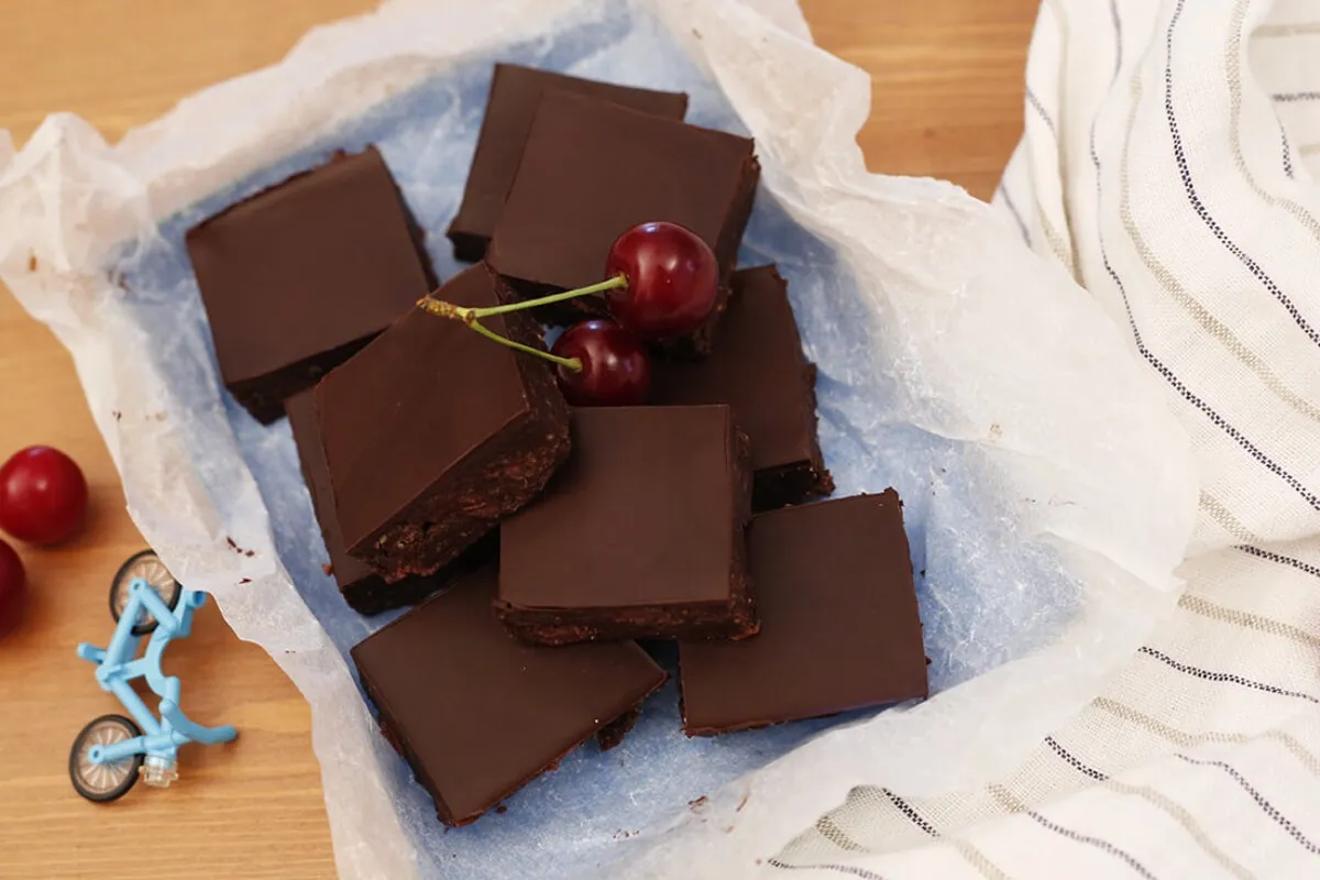 Meggyes sportszelet sütés nélkül recept