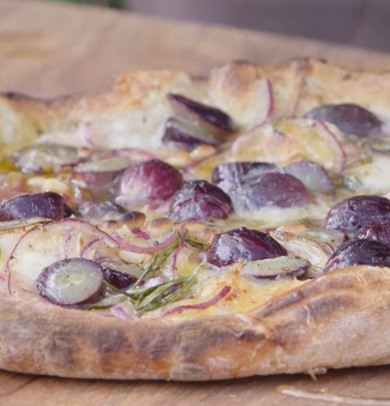 Jamie Oliver szőlős-mézes pizzája (Fotó: Jamie Oliver Instagram-oldala)