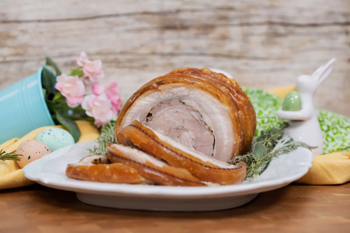 Porchetta, avagy a töltött göngyölt császárhús receptje /Fotó: Mindmegette