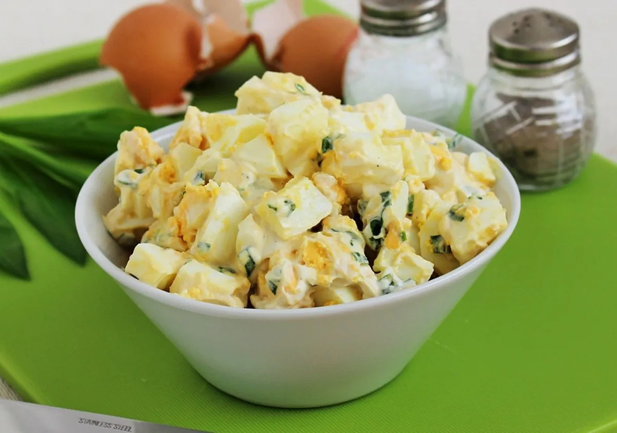 Tojássaláta medvehagymával recept