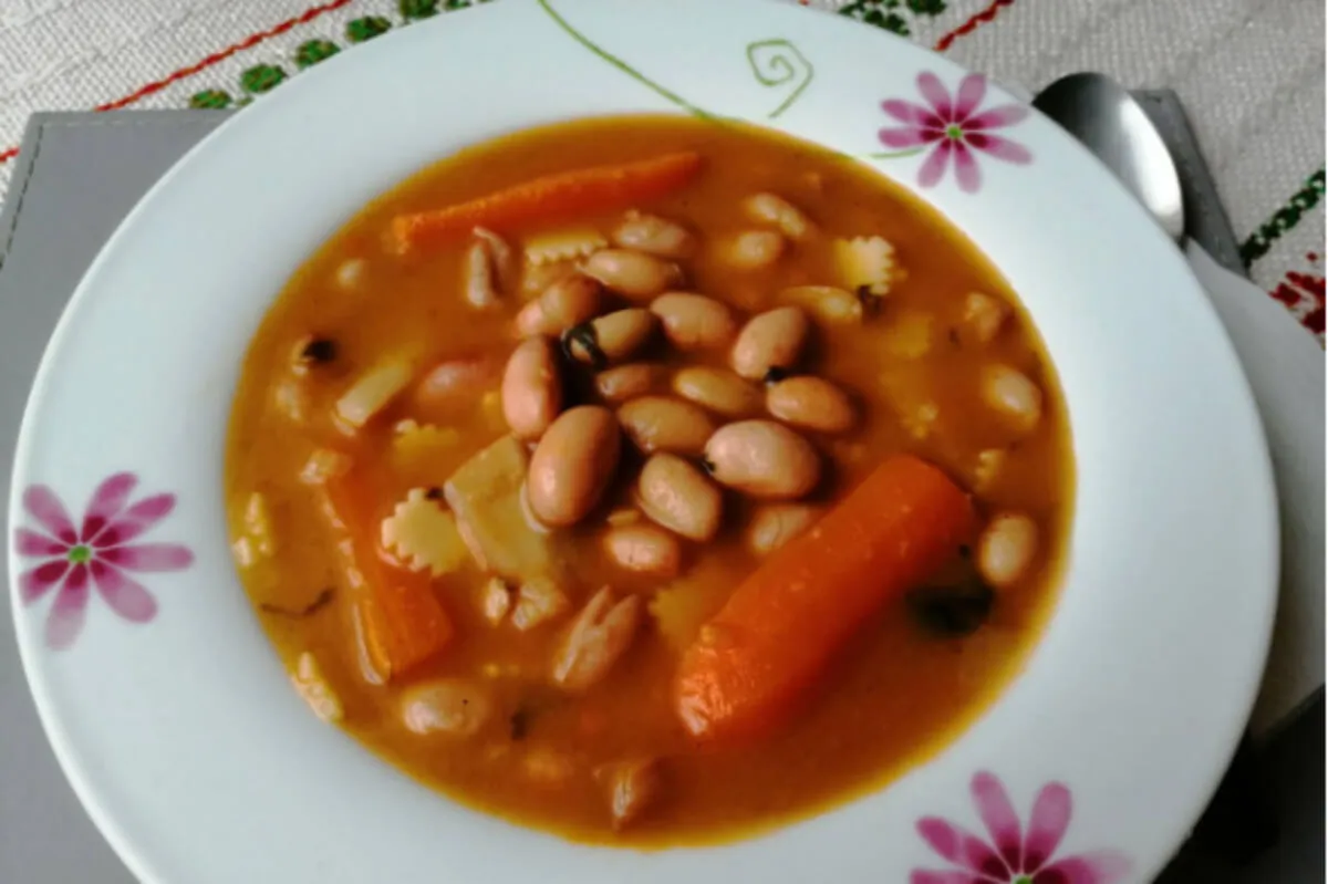 Zöldséges fejtett bableves  recept