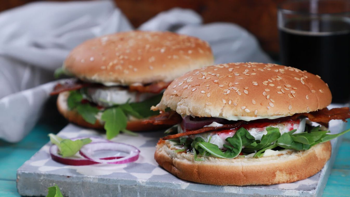 Grill camembert sajtos hamburger