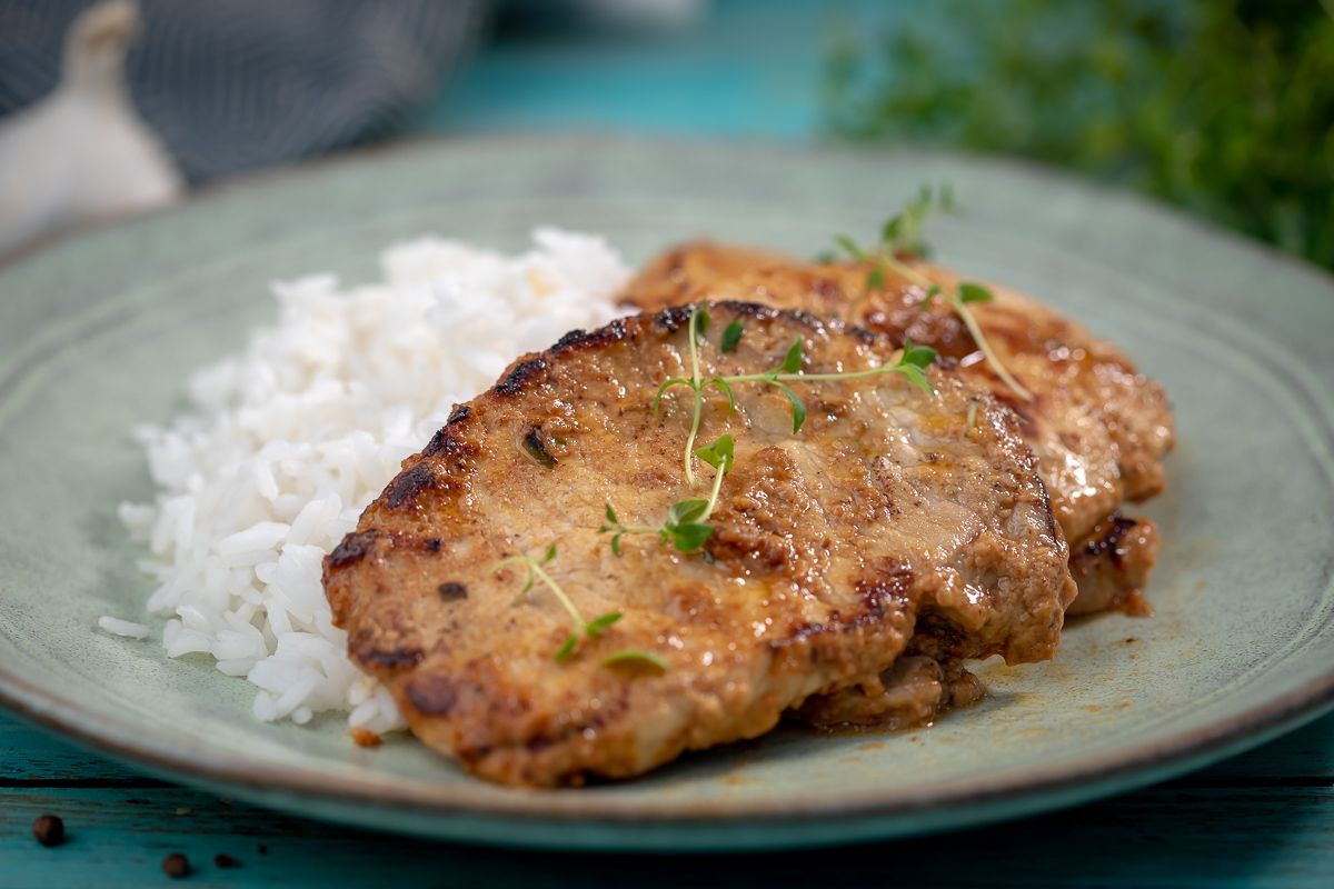 Mustáros-zöldfűszeres karaj recept /Fotó: Mindmegette