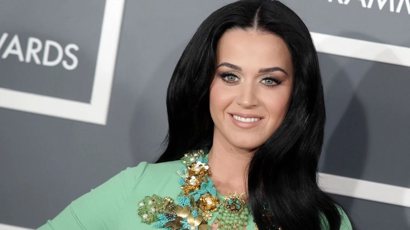 Videón, ahogy Katy Perry pizzát dob a nézők közé, kiakadtak a követői