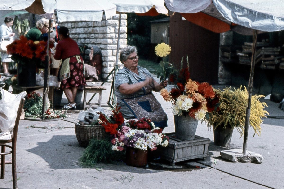 Fény utcai piac, virágárusok a Retek utcai oldalon, 1969-ben /Fotó: Fortepan/Zsanda Zsolt