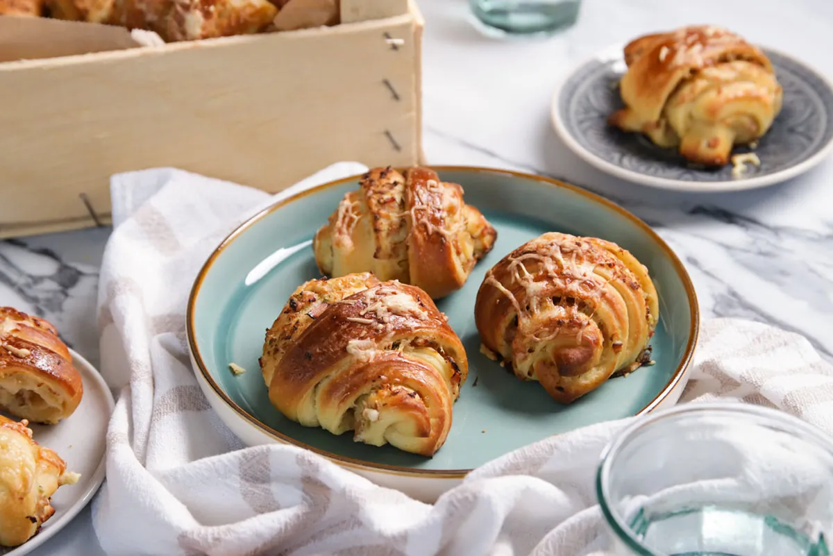 Sonkás-medvehagymás stangli, ahogy Szabi, a pék készíti recept