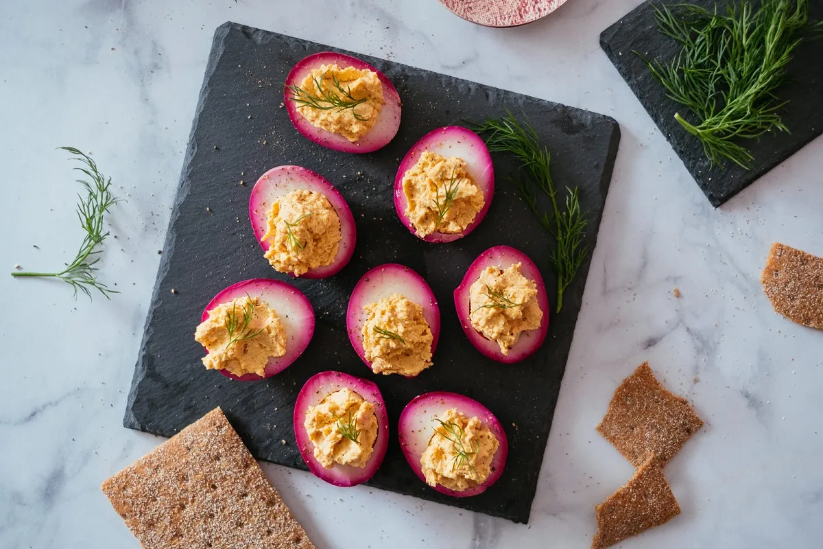 Céklás töltött tojás recept
