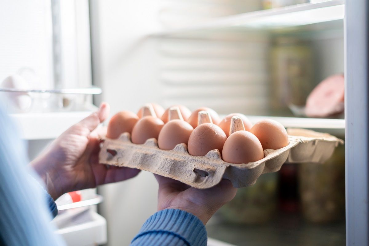 Mary Berry szerint a tojásokat a dobozukban kell a hűtőbe tenni, így nem veszik át más ételek illatát /Fotó: Shutterstock