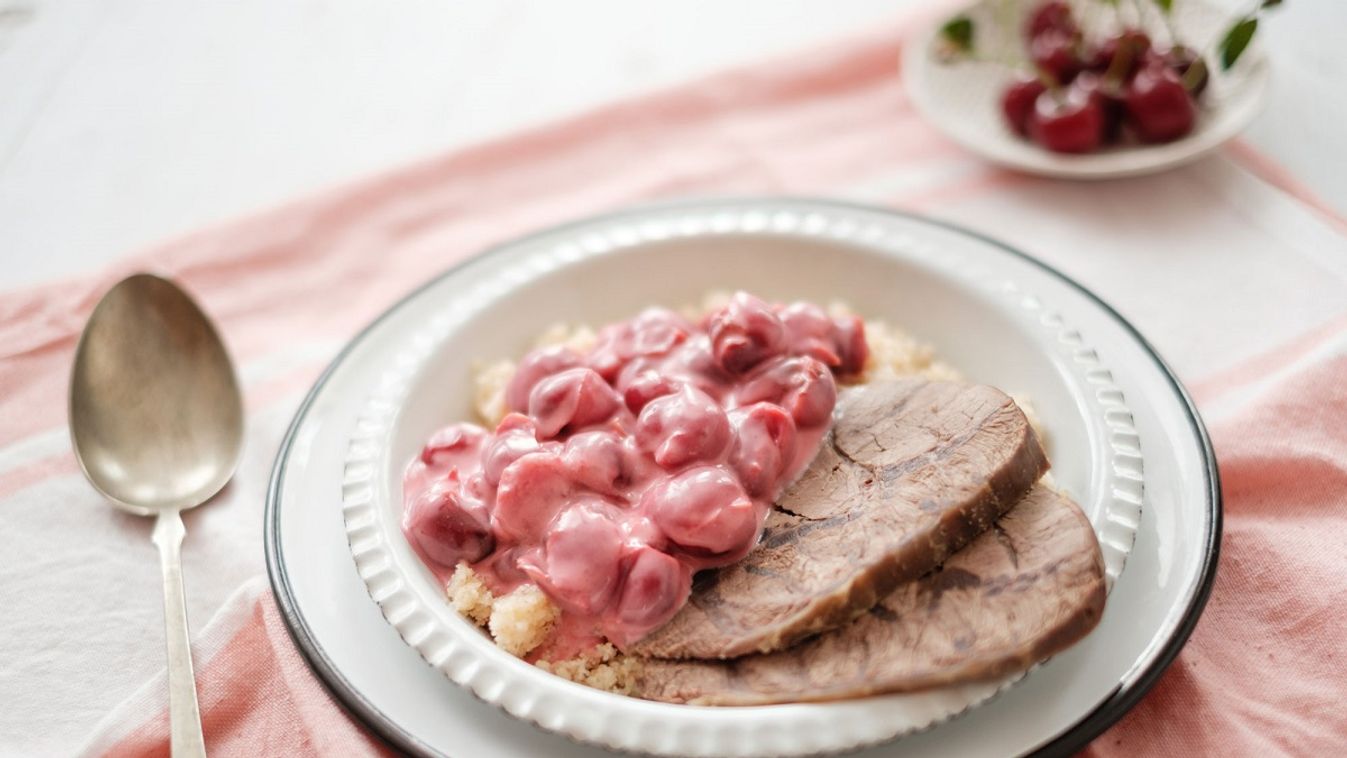 Főtt marhaszelet meggymártással, pirított darával recept