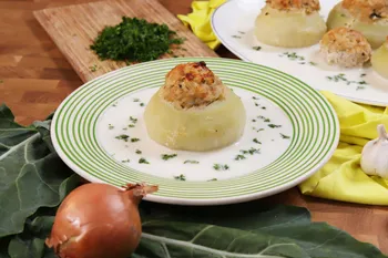 Töltött karalábé tejszínes mártással