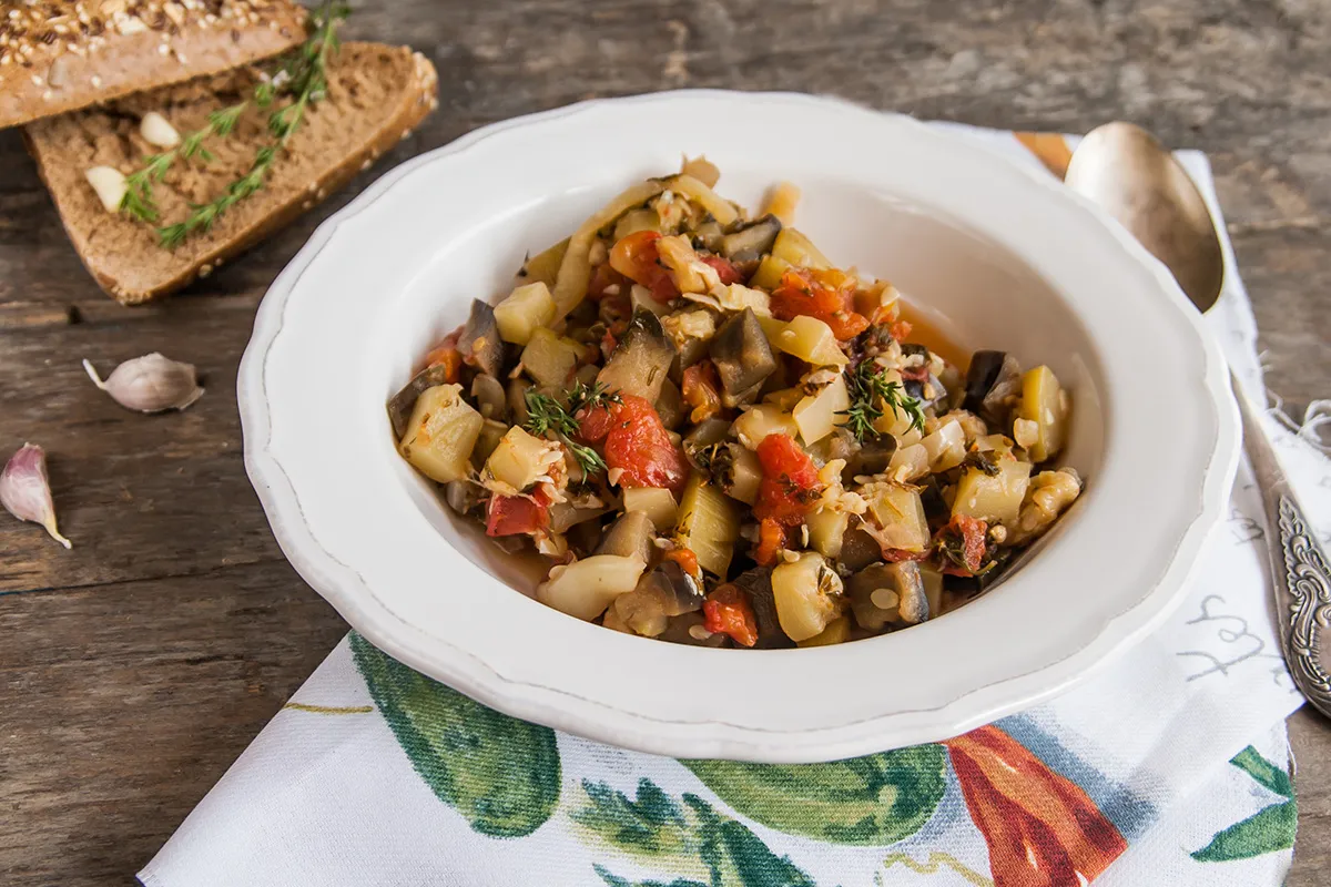 Egyszerű mediterrán lecsó recept