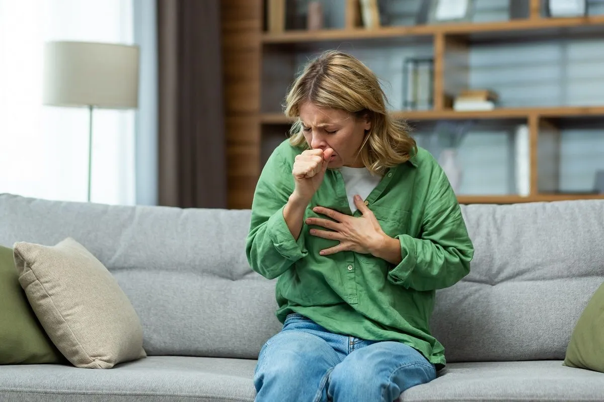 Enyhíti a kínzó köhögést a méz és a vöröshagyma teája is / Fotó: Shutterstock