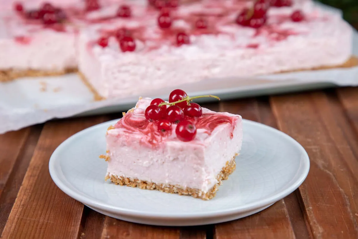 Epres joghurttorta ribizlivel recept