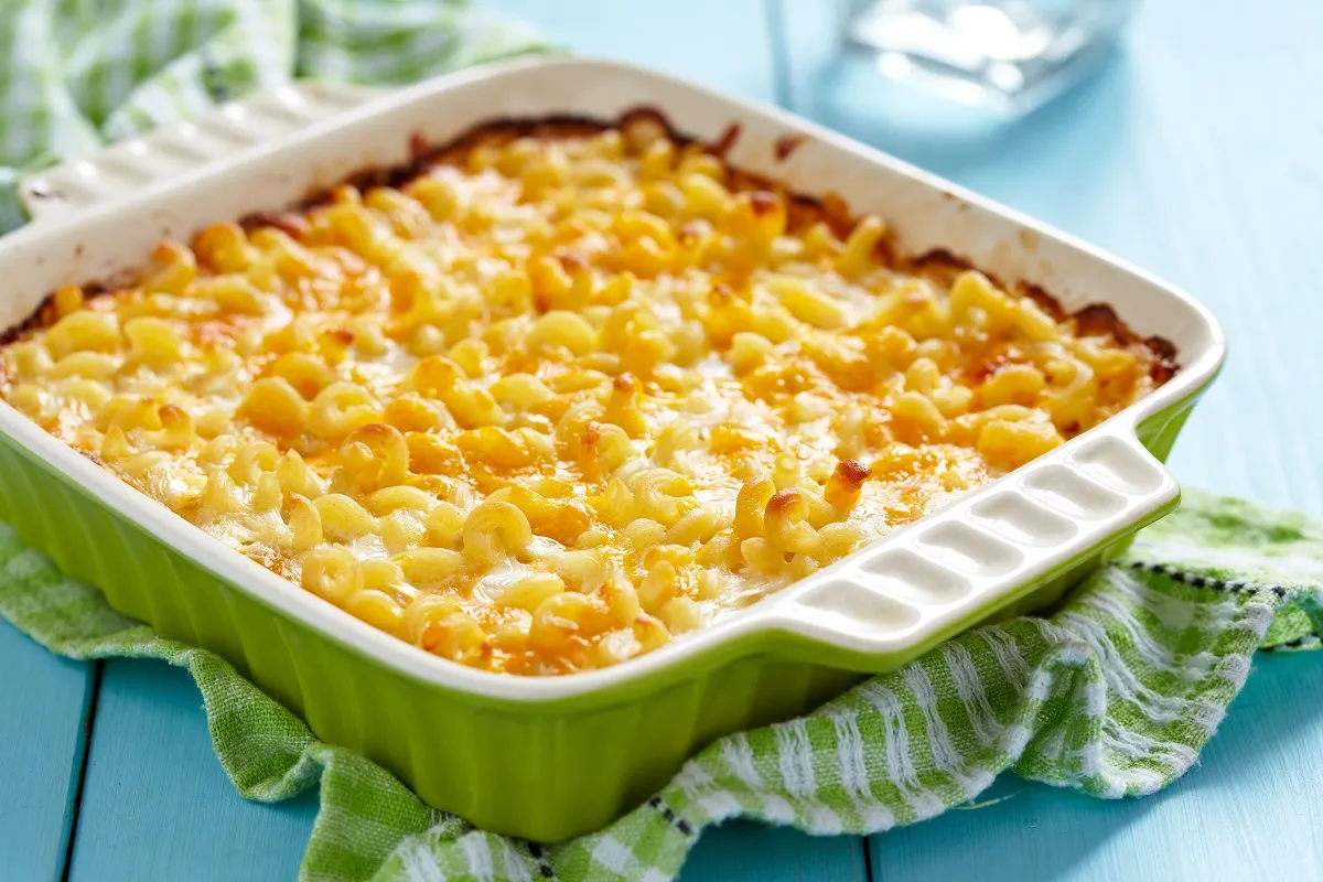 Tejszínes-sajtos tészta sütve recept