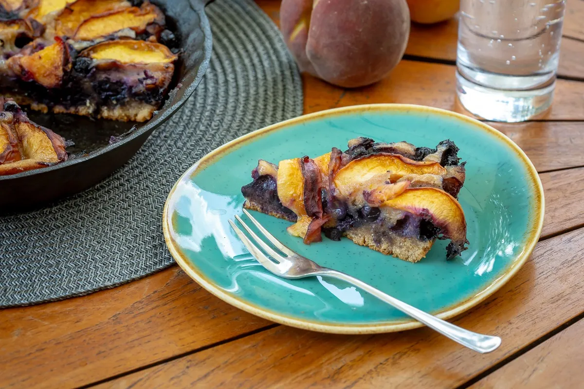 Őszibarackos-áfonyás cobbler recept