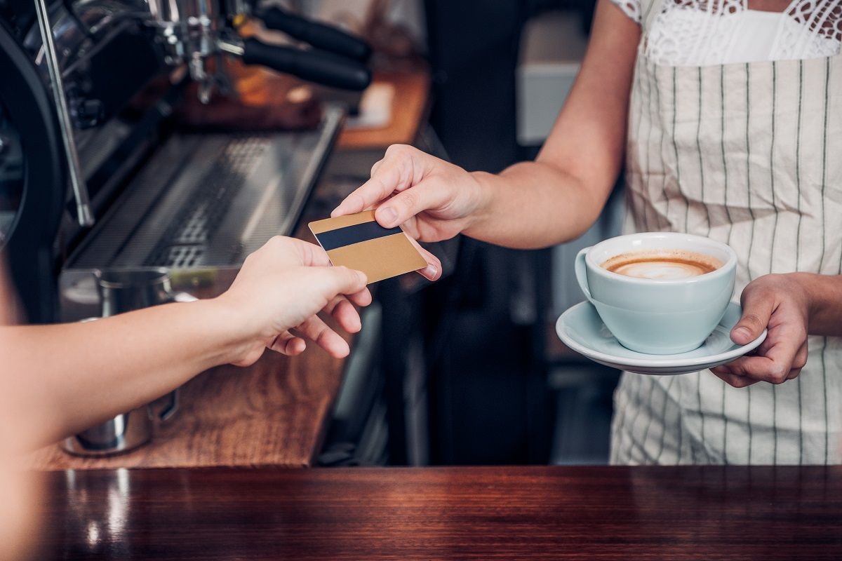 A legtöbb vendéglátóhelyen már mindenki kártyával fizet / Fotó: Shutterstock