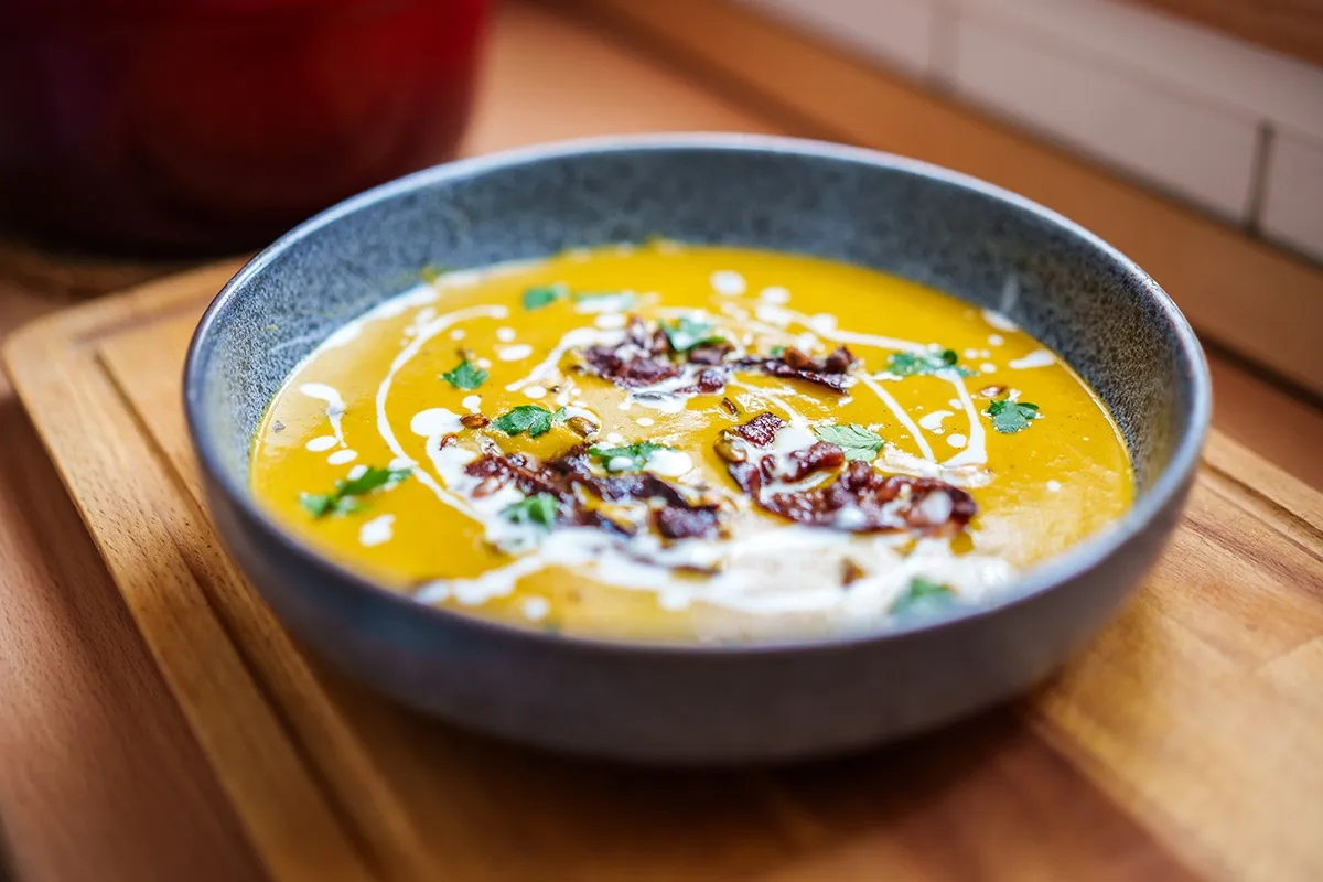 Indiai ihletésű, gyömbéres sárgarépa-krémleves recept