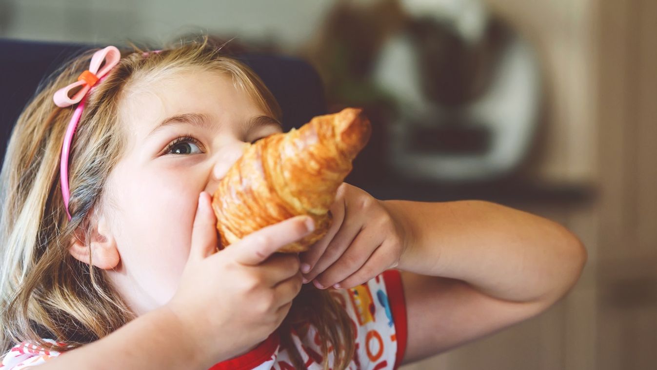 Croissant reggeli /Fotó: Shutterstock