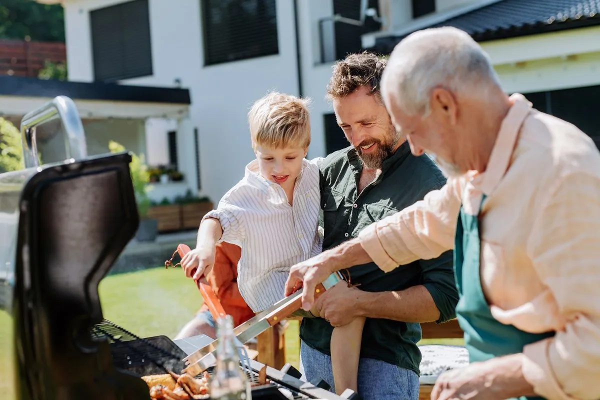 A szabadban, közösen eltöltött idő jót tesz az egészségnek / Fotó: Shutterstock