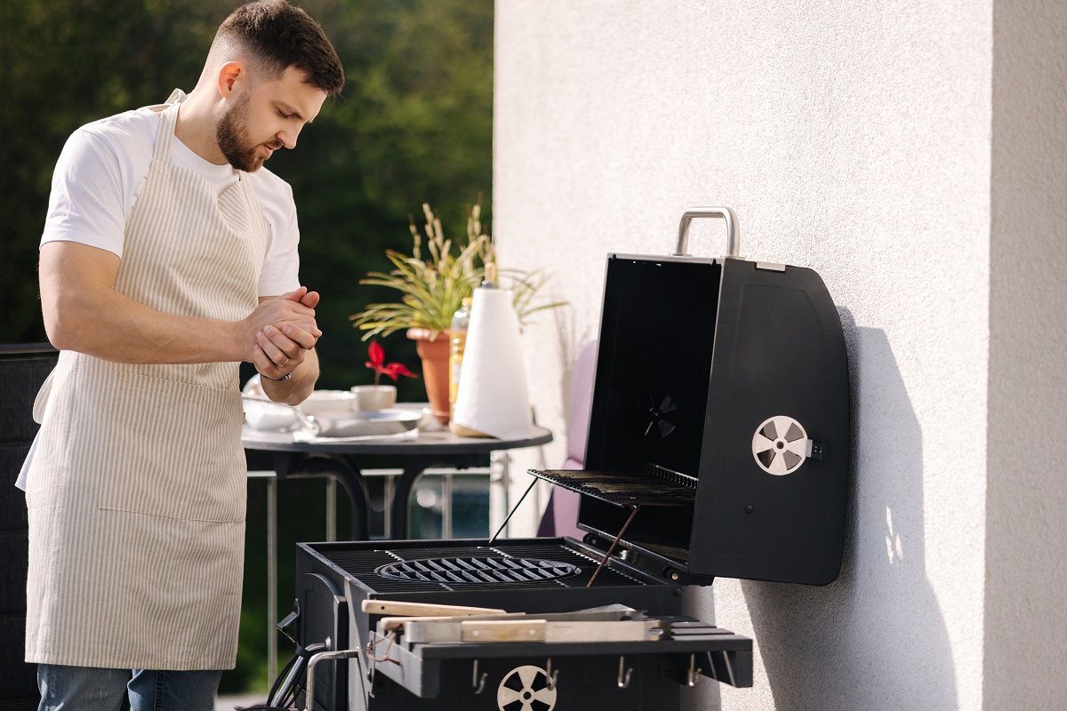 Érdemes rögtön, grillezés után megtisztítani a sütő felületét / Fotó: Shutterstock