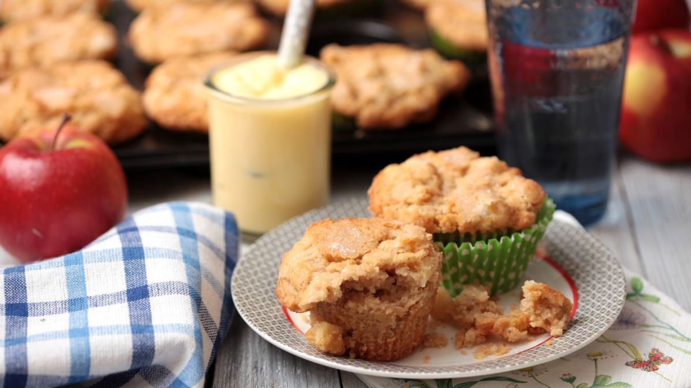 Almás muffin vaníliamártással – ezzel a finomsággal feldobhatod a délutáni kávédat