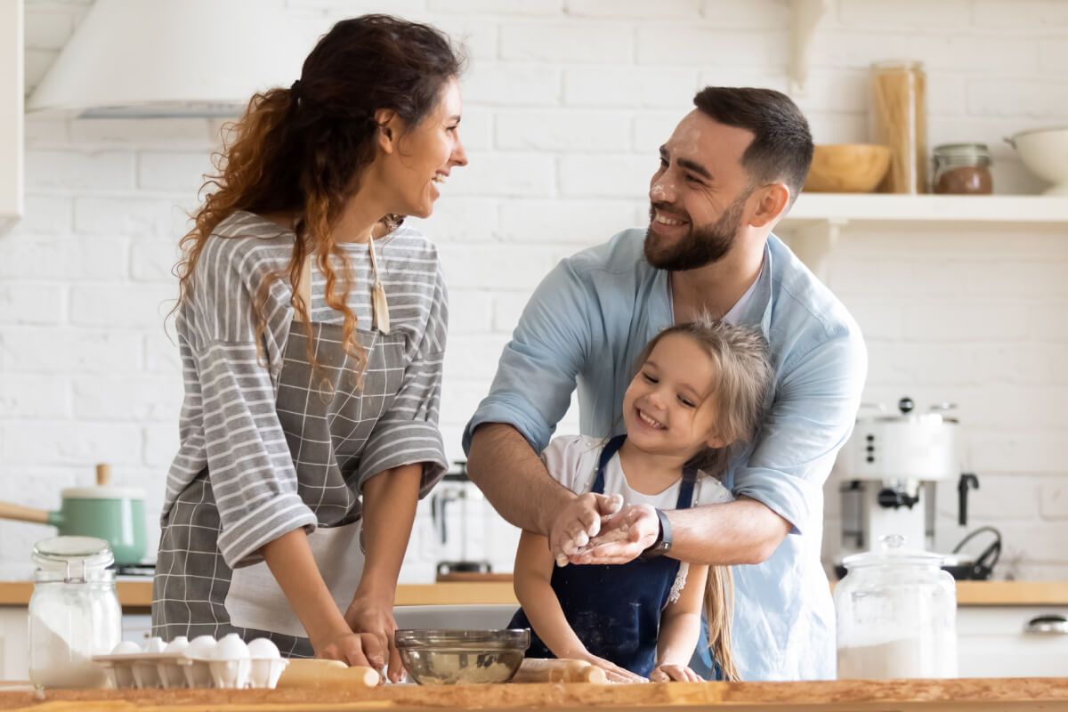 A konyhában közösen eltöltött idő erősíti a családi köteléket /Fotó: Shutterstock