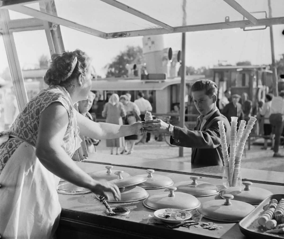 Legalább 8 ízből lehetett választani a siófoki strandon 1959-ben /Fotó: Fortepan / Bauer Sándor