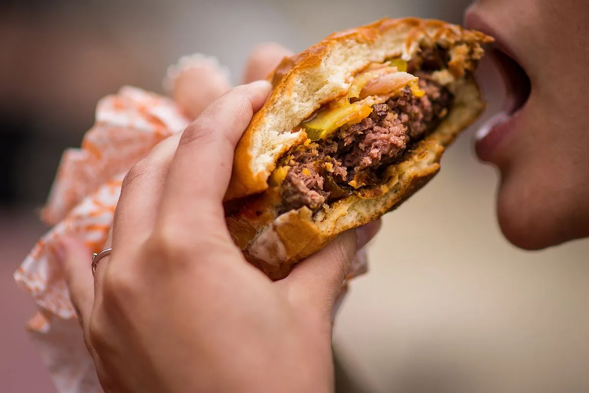 A hamburger, a pizza és a csipsz sem tesz jót az egészségünknek /Fotó: Shutterstock