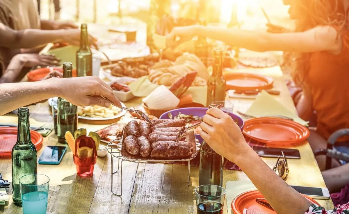 Az idei nyár számos remek alkalmat nyújt majd a közös grillezésre /Fotó: Shutterstock