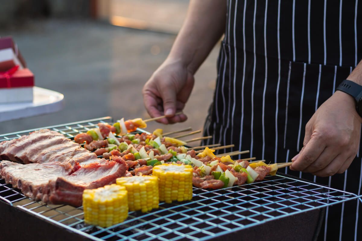 A friss levegőn jobban esik a sütés-főzés /Fotó: Shutterstock