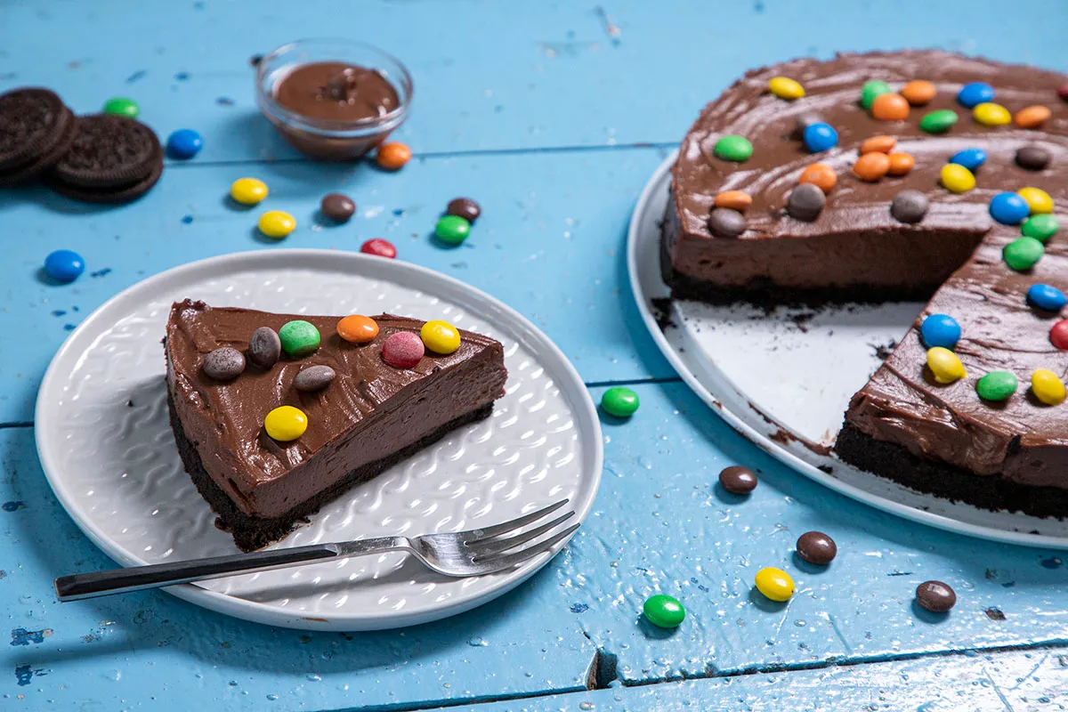 Egy szelet nutellás sajttorta, ami már ránézésre is ellenállhatatlan – és az íze még ennél is jobb, a Nutella világnapján pláne megér kipróbálni