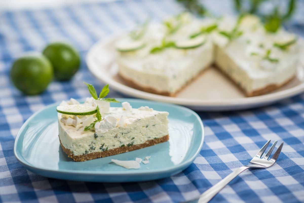 Mentás, lime-os torta sütés nélkül / Recept és fotó: Vidék íze magazin