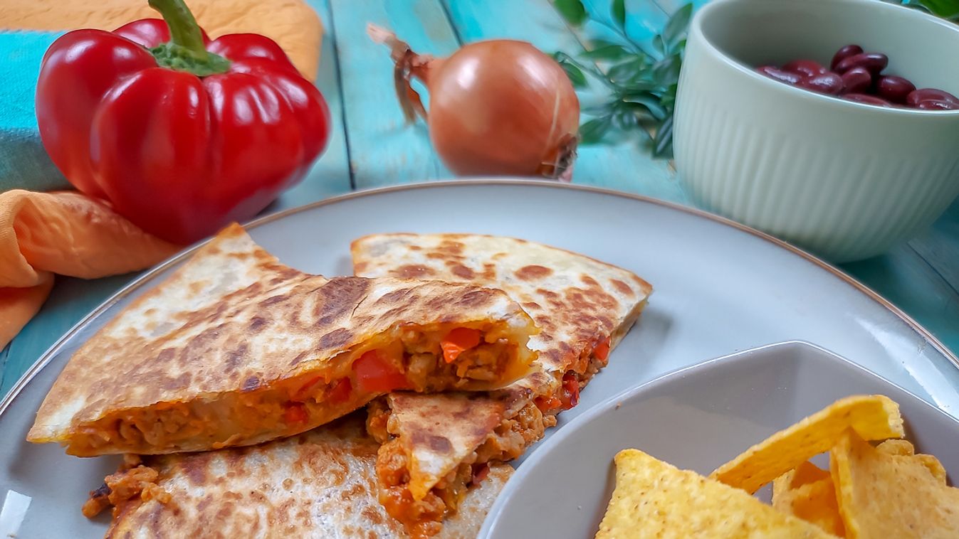 Fűszeres, babos quesadilla recept