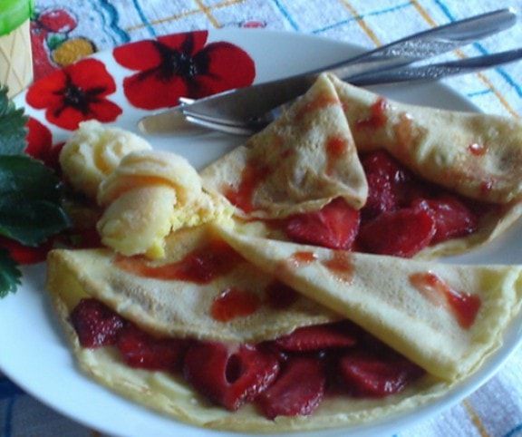 Crespelle (olasz palacsinta) eperrel