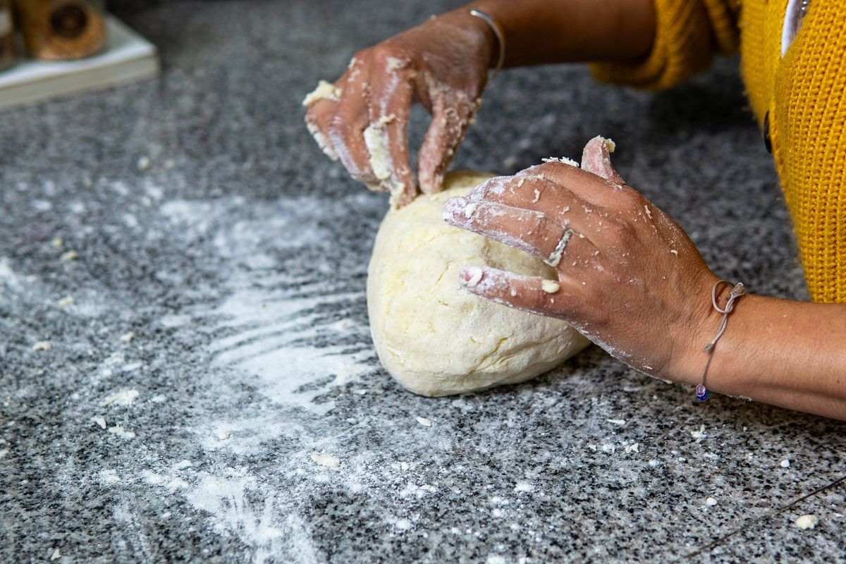 Close,View,Of,Woman,Hands,Kneading,Dough,In,A,Kitchen