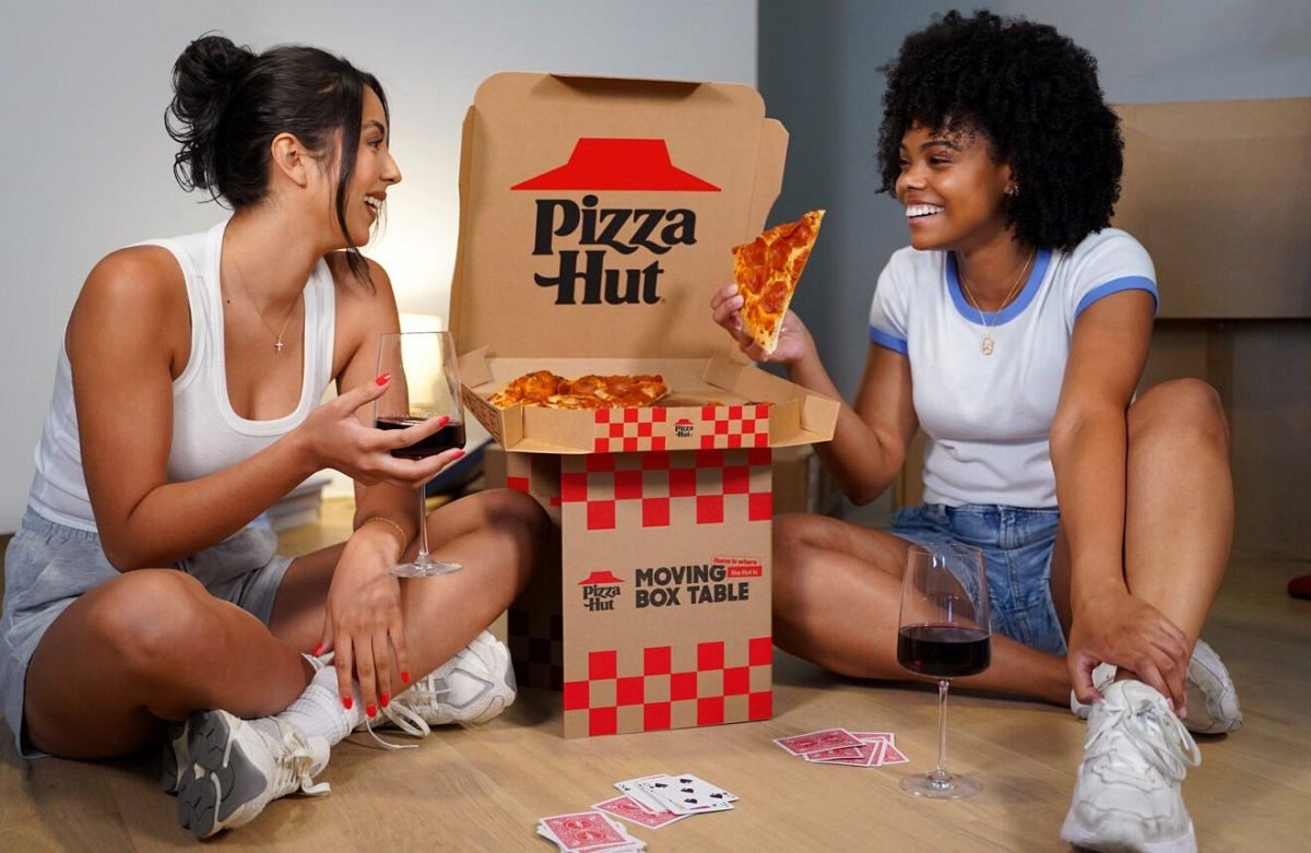 Így néz ki az asztallá alakítható pizzásdoboz / Fotó: Pizza Hut