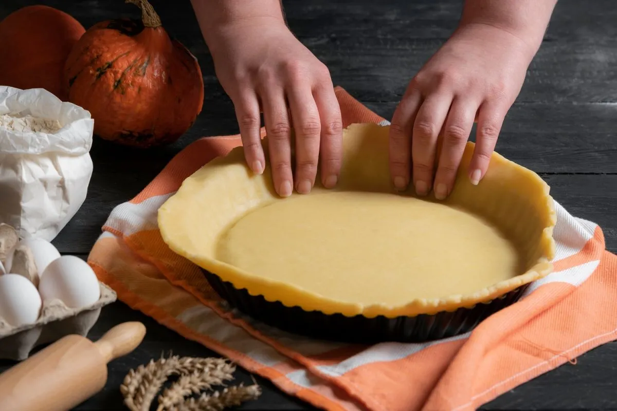 Home,Baking,Of,Holidays,Classic,Sweet,Pies.,Woman,Hands,Fixing