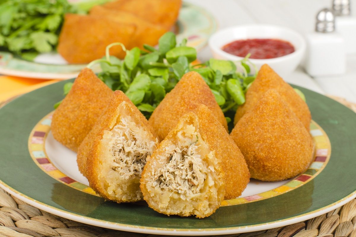 A coxinha úgy néz ki, mint a rántott dobverő, csak csont nélkül /Fotó: Shutterstock